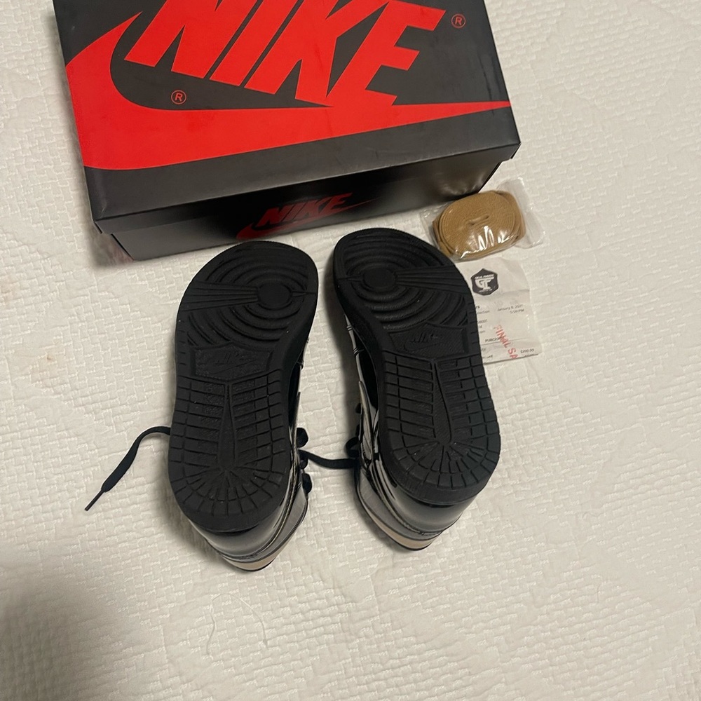 Nike - Picture 4 of 4